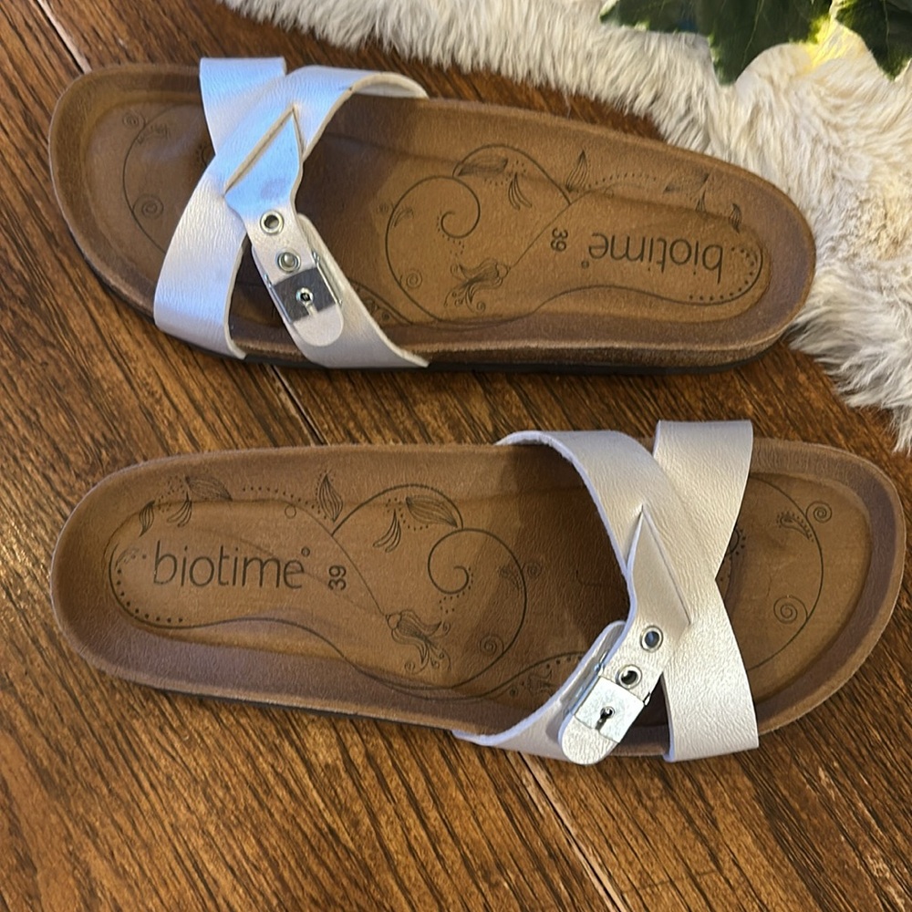 Nwob. Biotime sandals